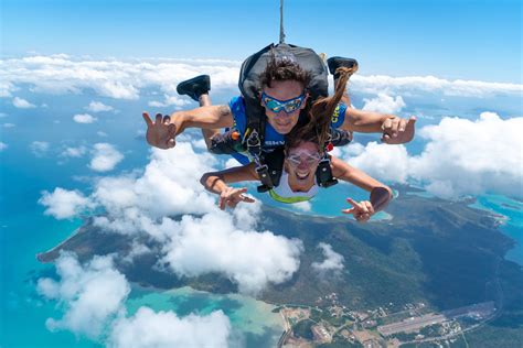 Skydive Airlie Beach | 15,000 ft Tandem Skydive | Backpacker Deals