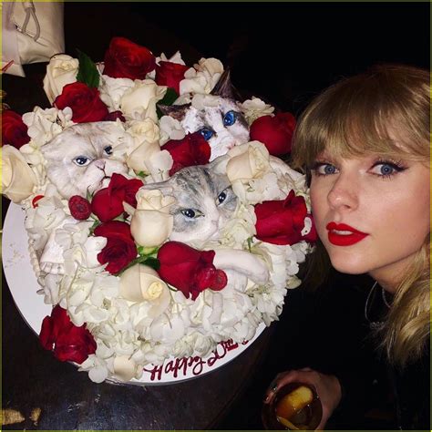 Look Inside Taylor Swift's Holiday-Themed Birthday Party with These ...