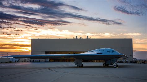 New B-21 stealth bomber photos reveal clues about the aircraft ...