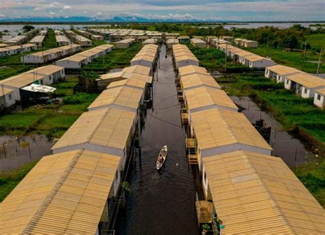 “Vivimos peor que un animal”: viaje al corazón de las inundaciones en ...