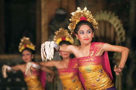 Pendet dance : The mythical beauty of Balinese dance - Trevindos