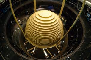 File:Taipei 101 Tuned Mass Damper 2010.jpg - Wikipedia