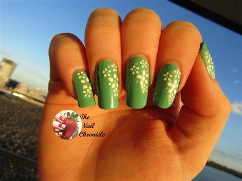 A Spring Fling - Green Flower Spring Nail Art - The Nail Chronicle