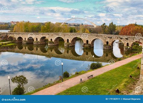 Merida roman bridge editorial photo. Image of badajoz - 179182911