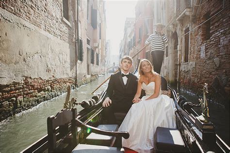 Gondola wedding | Elope ceremony on a Gondola in Venice