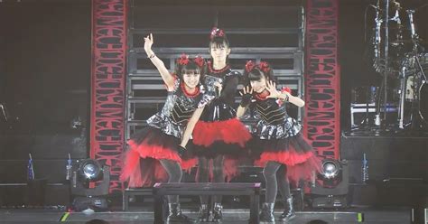 [Random Video] Babymetal - Gimme Chocolate (Live at Yokohama 2015 ...