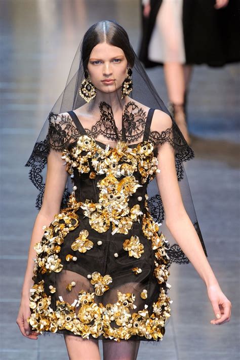 Fashion in Baroque Style - Pretty Designs