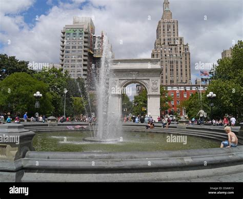 New York City, Washington Square Park Fountain Stock Photo - Alamy