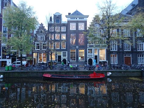 Amsterdam Canal Houses: A Short and Skinny History