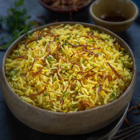 Saffron Rice Recipe (Step by Step + Video) - Whiskaffair