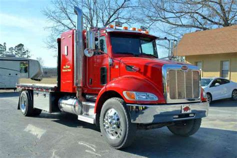 Peterbilt 335 Flatbed (2010) : Medium Trucks