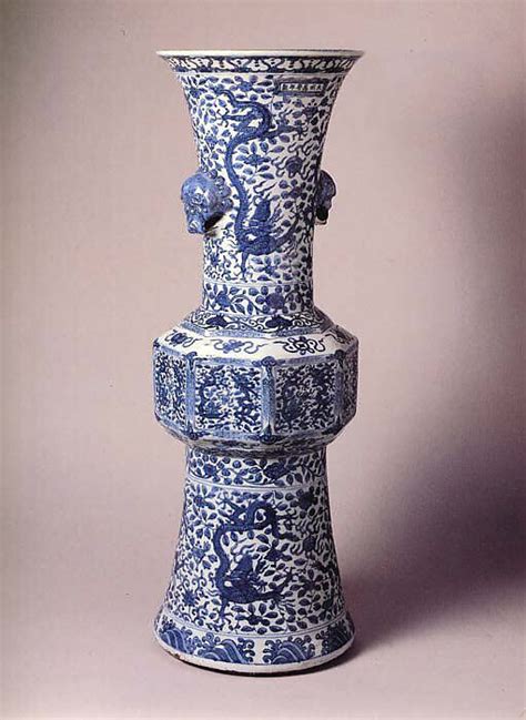 Vase | China | Ming dynasty (1368–1644), Wanli mark and period (1573 ...