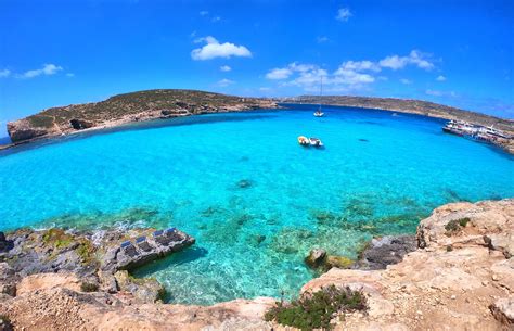 The Blue Lagoon - Comino, Malta. Only accessible by boat! [OC] : r/pics