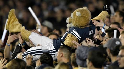 BYU mascot stuns in performance with dance team | NCAA Football ...