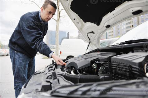 man car repair 10984475 Stock Photo at Vecteezy