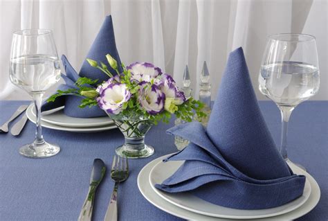 4 Napkin Folding Ideas to Spruce up Your Restaurant’s Tables