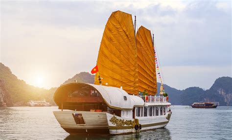 Cruise Halong Bay