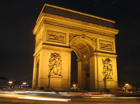 File:Paris arc de Triomphe place de l'Etoile la nuit.JPG - Wikimedia ...