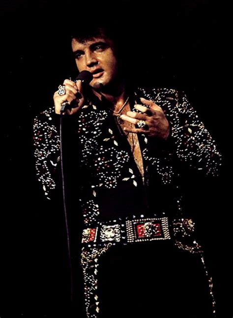 ELVIS LIVE ON STAGE IN 1972 | Elvis jumpsuits, Elvis presley concerts ...