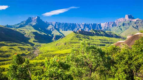 Drakensberg Mountain Range - South Africa - Natural World Safaris