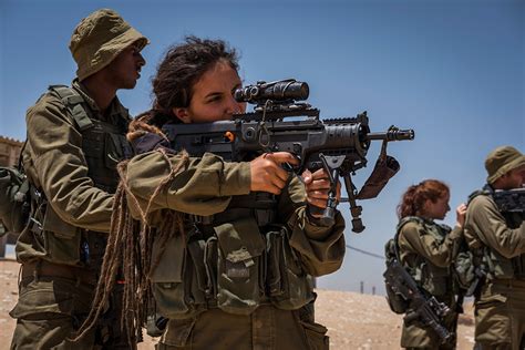 Caracal Battalion: Photos of mixed-gender Israeli combat unit training ...