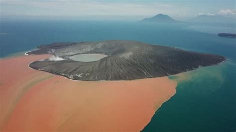 Nekat Mendaki Gunung Anak Krakatau, Perilaku Sekelompok Bule Aussie ...