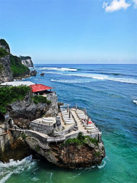 6 Helpful Tips for Surfing Uluwatu Bali