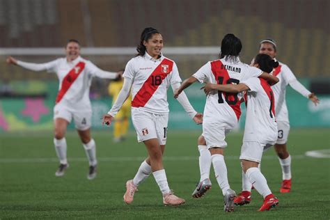 Una radiografía sobre el fútbol femenino en el Perú - PuntoEdu PUCP