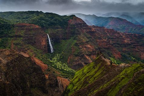 Waimea Canyon, Kauai, Hawaii [OC][5848x3902][@mattdevincenzi] : r/EarthPorn