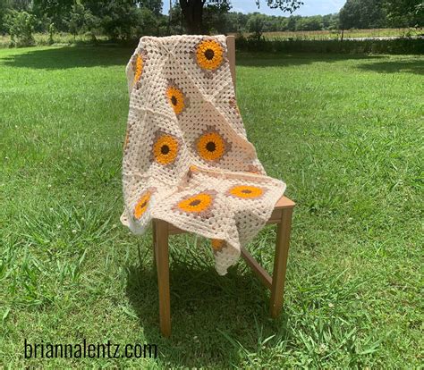 SUNFLOWER GRANNY SQUARE BLANKET FREE CROCHET PATTERN | Brianna Lentz