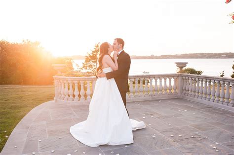 Summer Wedding at Castle Hill Inn - eventsbysorrell.com