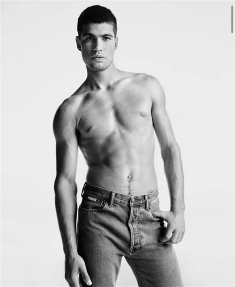 Carlos Alcaraz posó en calzoncillos para Calvin Klein | TN