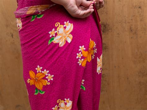 How to Make a Sarong: 14 Steps (with Pictures) - wikiHow