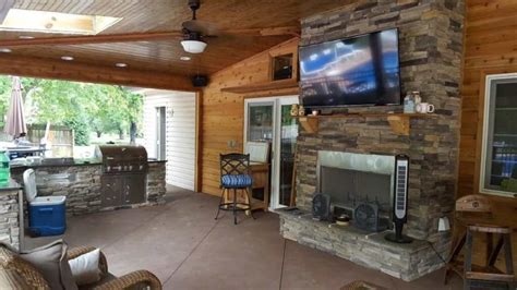 10 Outdoor Kitchen with Fireplace Ideas 2022 (the Warmer)