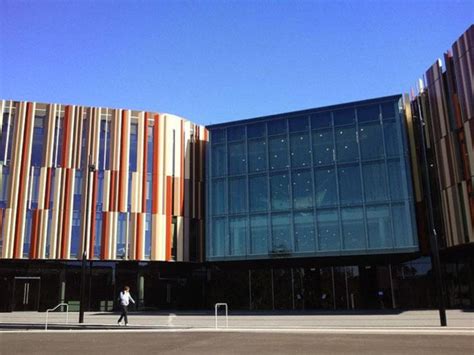 MACQUARIE UNIVERSITY LIBRARY :: SYDNEY