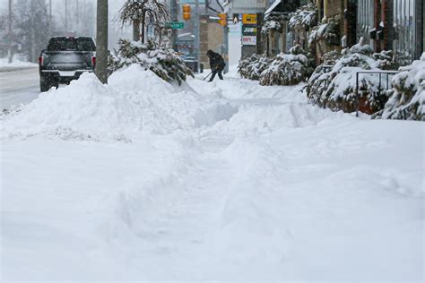 PHOTOS: Windsor Digs Out From 20cm Snowfall | windsoriteDOTca News ...