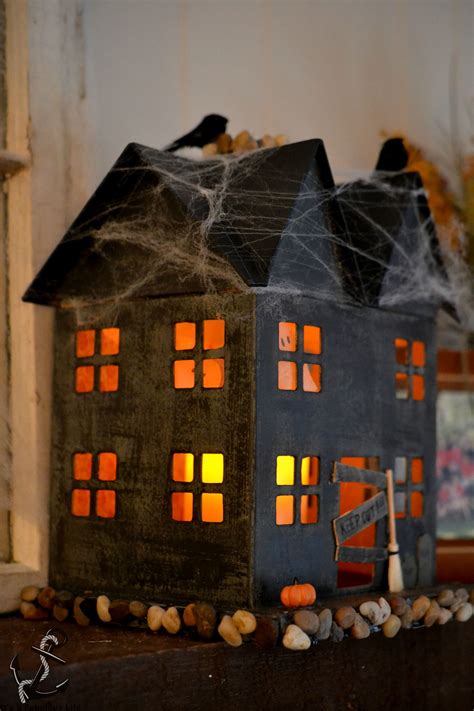 DIY Haunted House | Fun easy halloween crafts, Haunted house craft ...