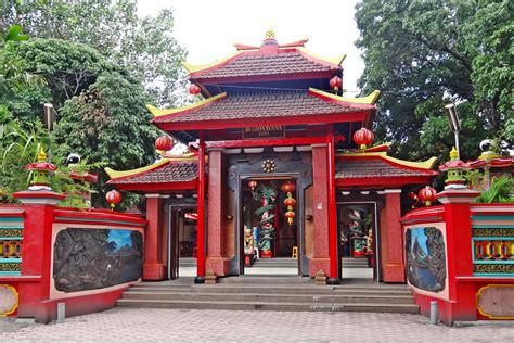 Vihara Dharmayana Kuta - Old Chinese Buddhist Temple in Kuta - Go Guides