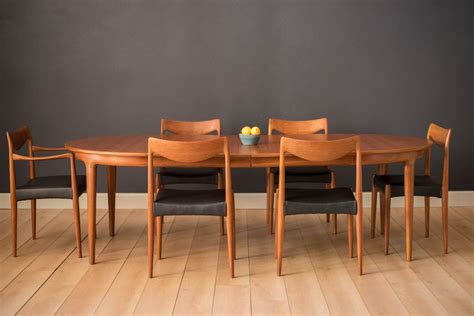 Vintage Round Danish Expandable Teak Dining Table by Johannes Andersen ...