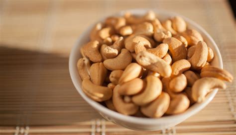 Peanuts vs Cashews vs. Almonds vs Walnuts: What's The Best Nut?