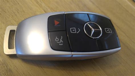 Mercedes Benz Key Fob Battery Replacement / Change - DIY - YouTube