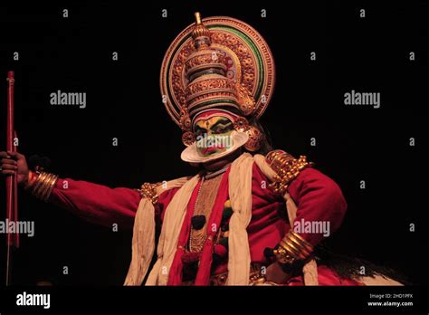 Kathakali artists performance Stock Photo - Alamy