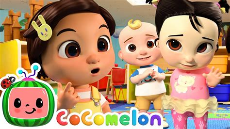 Hola y Hello Song 👋 CoComelon Learn Spanish for Babies - YouTube