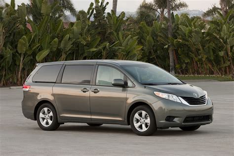 2014 Toyota Sienna Remains the Only AWD Family Van - autoevolution