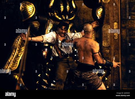 BRENDAN FRASER, ARNOLD VOSLOO, THE MUMMY RETURNS, 2001 Stock Photo - Alamy