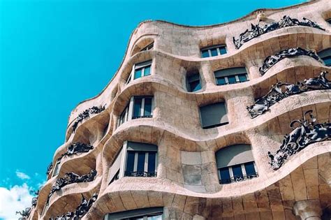 Barcelona: Casa Batlló, La Pedrera, & Chocolate Tasting Tour | GetYourGuide