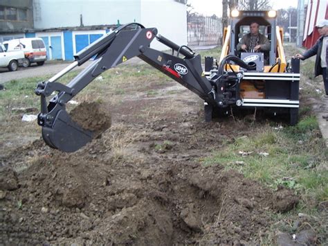 CATERPILLAR BACKHOE ATTACHMENT FOR SKID STEER | Seven Roads Group