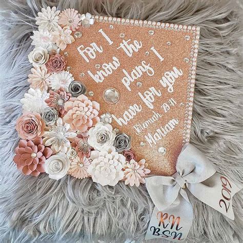 44 Best Graduation Cap Ideas We’re Obsessing Over - By Sophia Lee