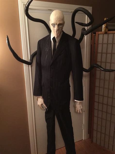 Slenderman | Creepy halloween costumes, Halloween props diy, Alien ...