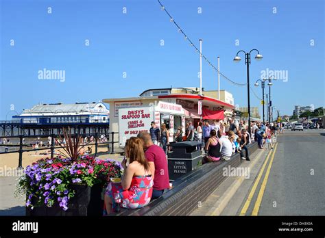 Beach promenade, Cleethorpes Beach, Cleethorpes, Lincolnshire Stock ...